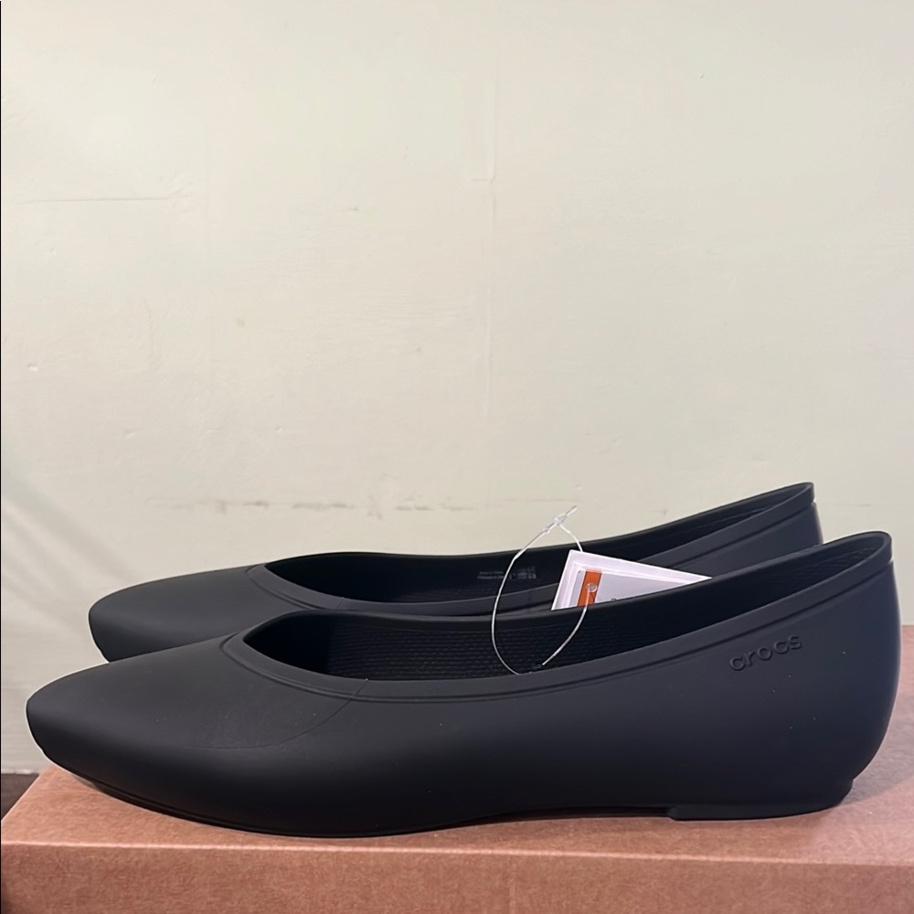 Crocs Women's Brooklyn Flat Ballet, Black, 8